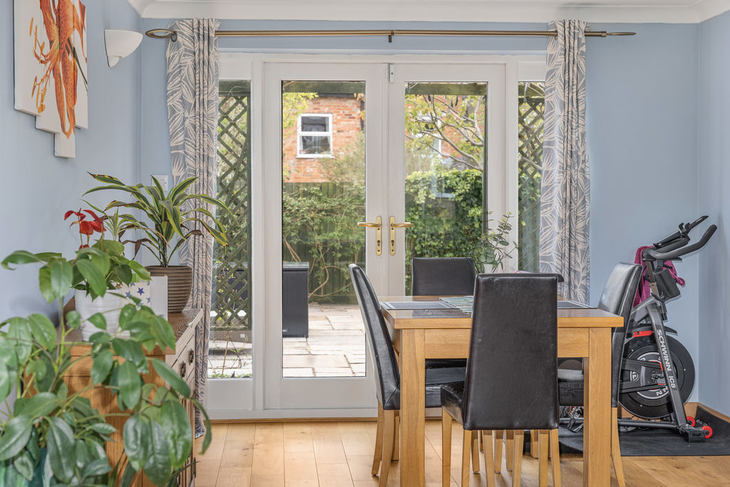 Gauntlets Close Bloxham